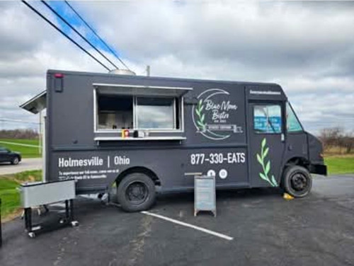 Freightliner food truck - truck, mobile
